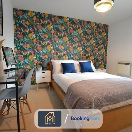 Lgi Stunning 1 Bedroom By Movida Group Short Lets & Serviced Apartment *