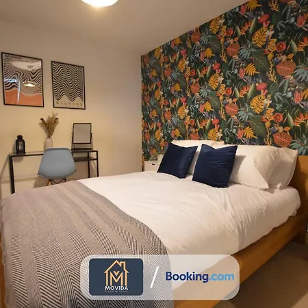 Lgi Stunning 1 Bedroom By Movida Group Short Lets & Serviced Apartment *
