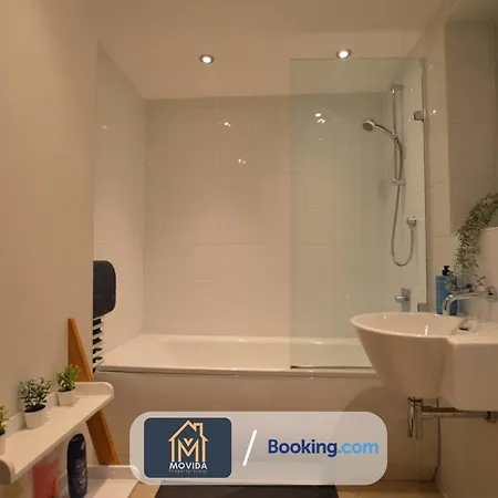 Lgi Stunning 1 Bedroom By Movida Group Short Lets & Serviced Apartment